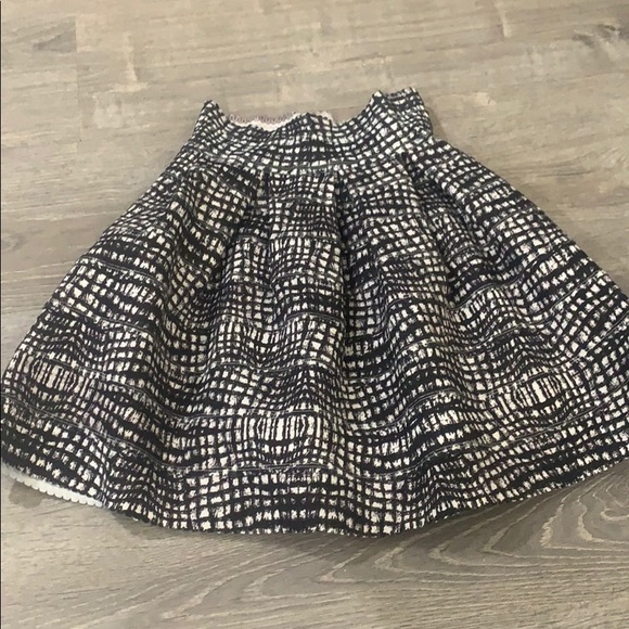 Black and white skirt - Picture 2 of 5